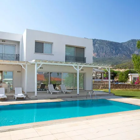 Bitter Orange With Pool By Holidaykeys Vila Kyrenia (Northern Cyprus)