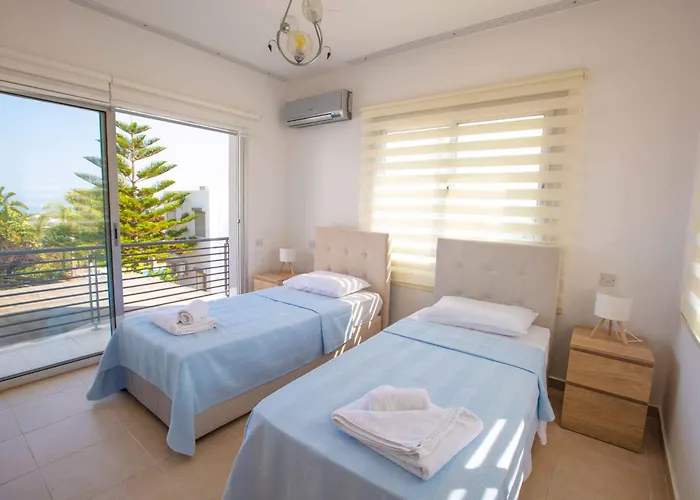 Bitter Orange With Pool By Holidaykeys *