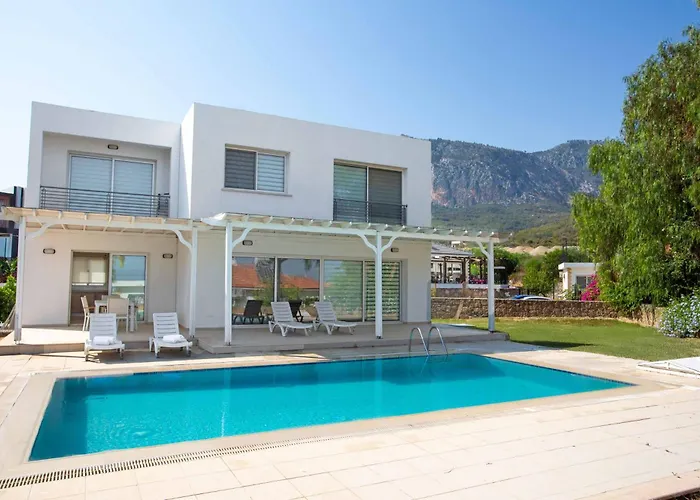 Bitter Orange With Pool By Holidaykeys Vila Kyrenia (Northern Cyprus)