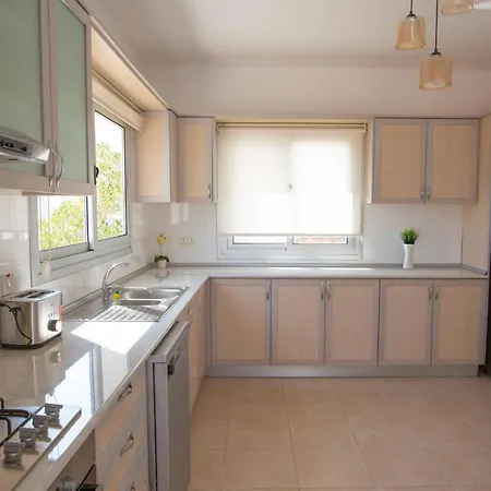 Вилла Bitter Orange With Pool By Holidaykeys Кирения