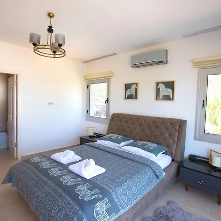 Bitter Orange With Pool By Holidaykeys *