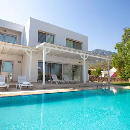 Bitter Orange With Pool By Holidaykeys Kyrenia (Northern Cyprus)