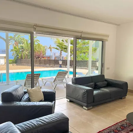 Bitter Orange With Pool By Holidaykeys