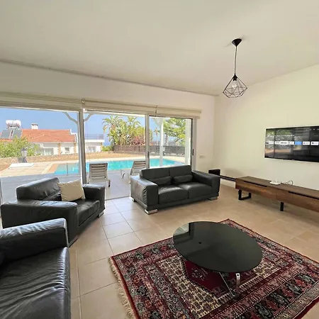 Вилла Bitter Orange With Pool By Holidaykeys