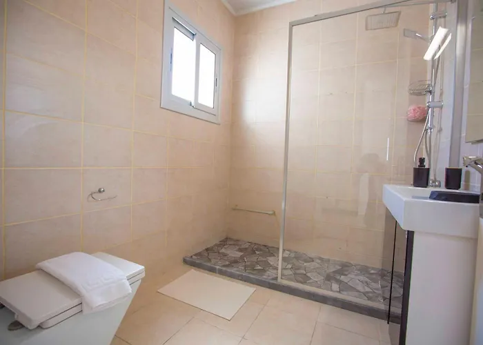 Bitter Orange With Pool By Holidaykeys