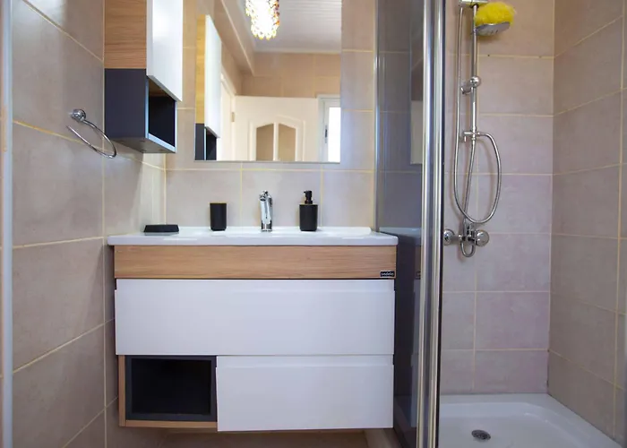 Bitter Orange With Pool By Holidaykeys Kyrenia (Northern Cyprus)