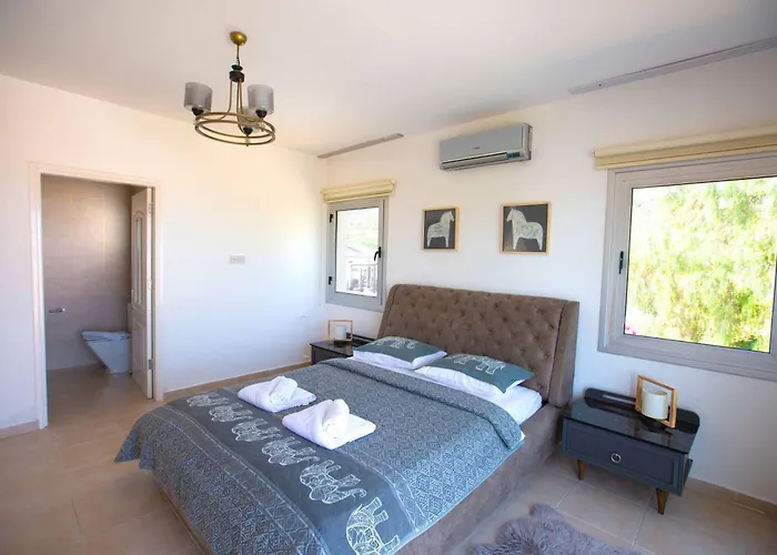 Bitter Orange With Pool By Holidaykeys *